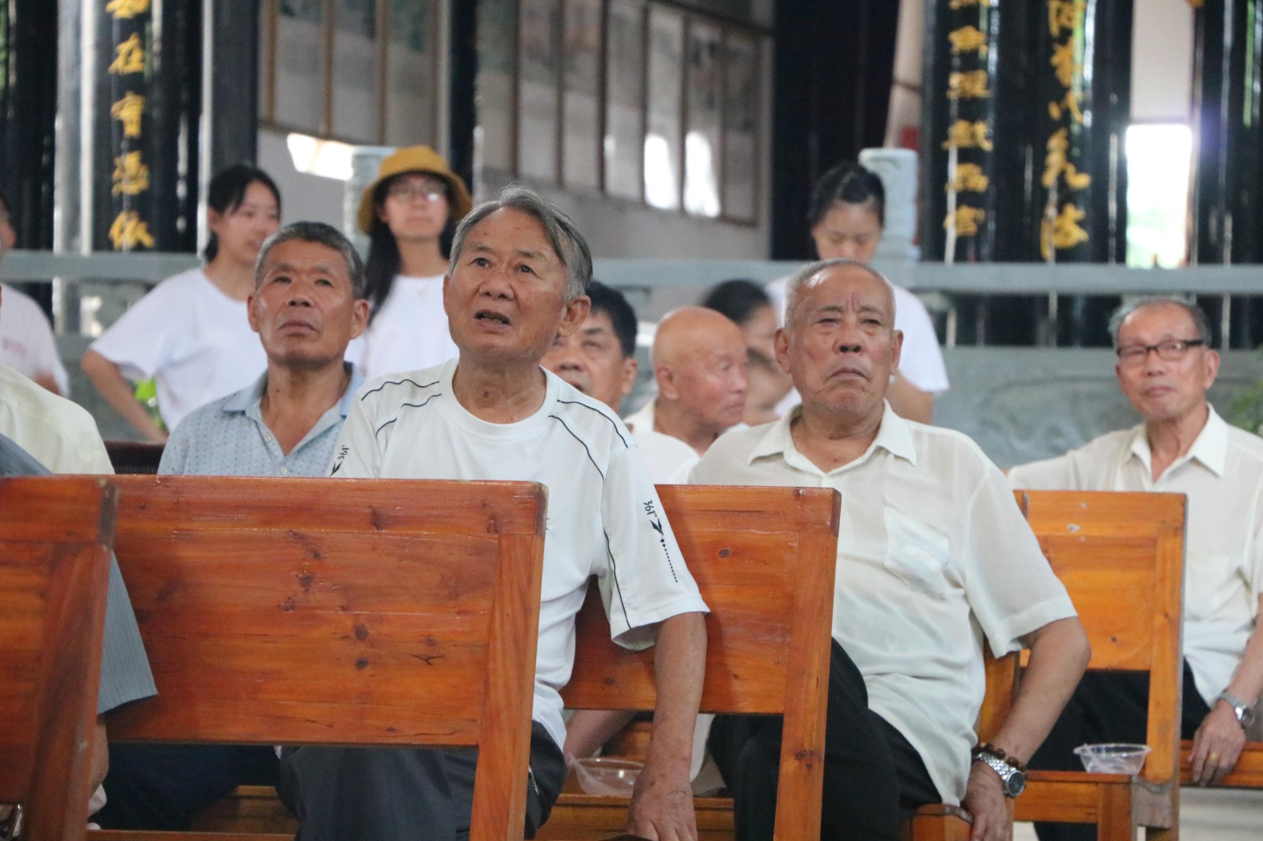 内经》有云:"夏三月,此谓蕃秀,天地气交,万物华实,夜卧早起,无厌于日