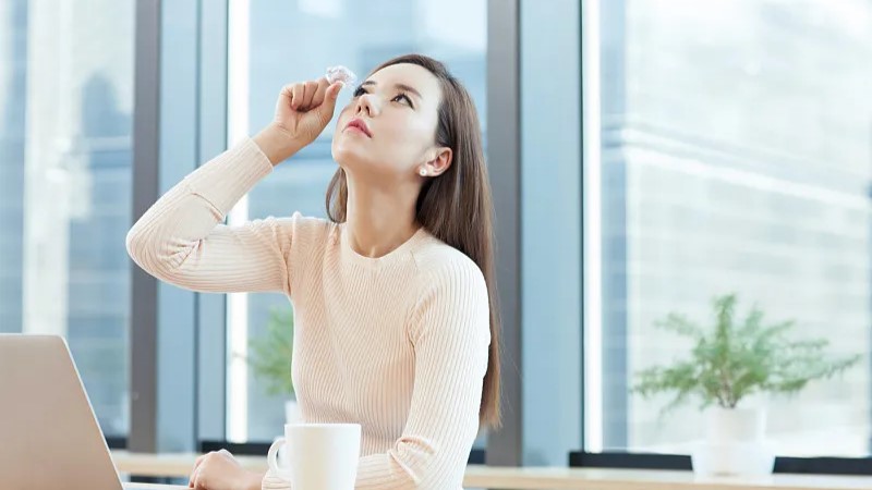 �õ���Һ���ܻ����۾���ɬ���������Ǽ٣�